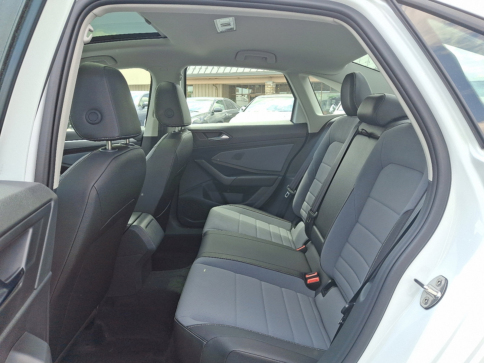 Certified 2025 Volkswagen Jetta SE image 10