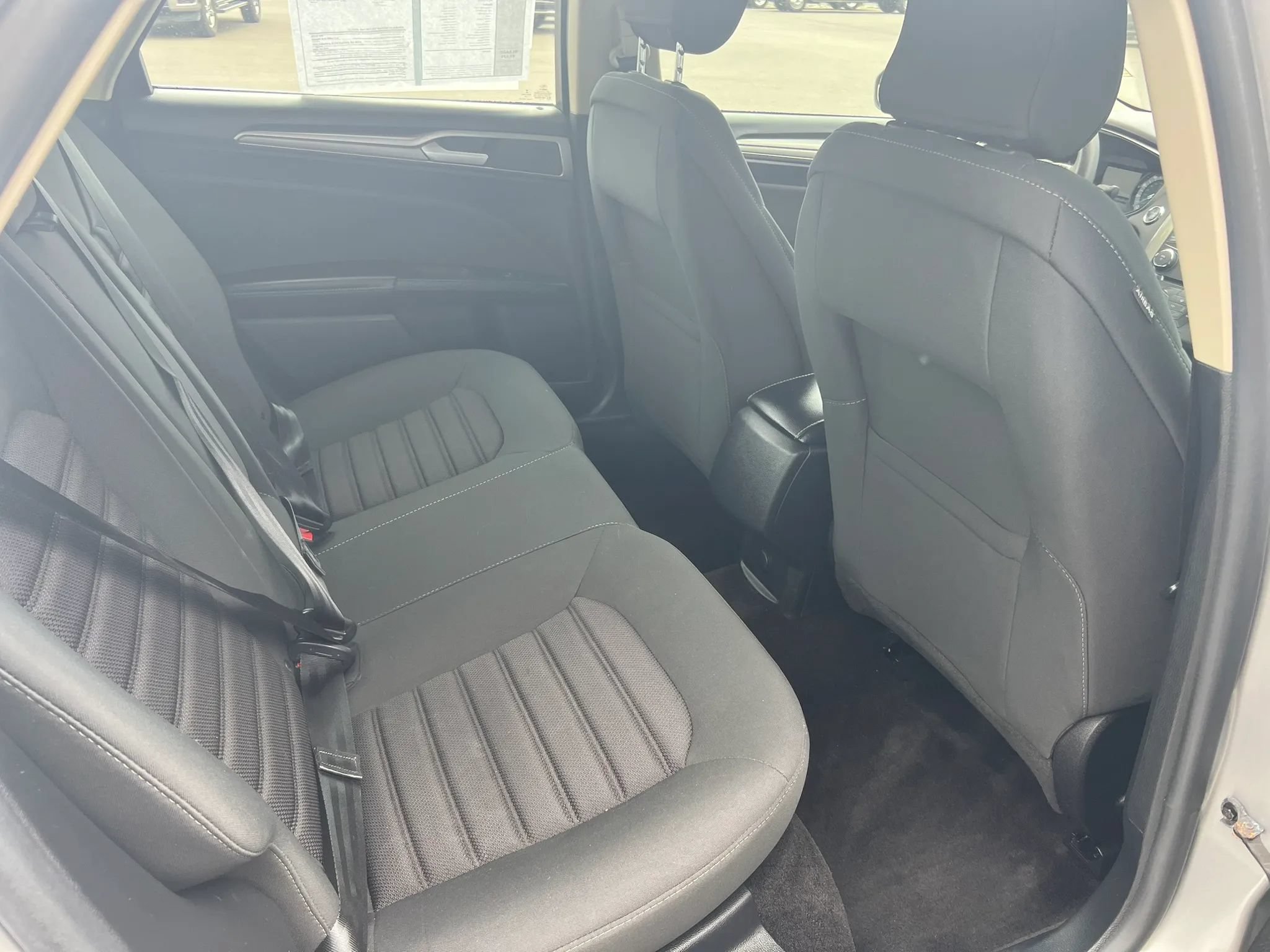 Used 2018 Ford Fusion SE FWD image 6
