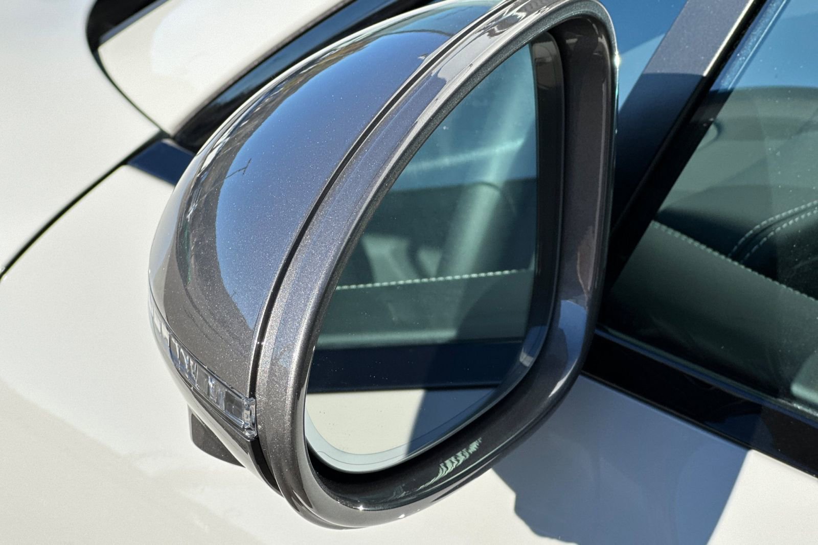 New 2026 Porsche Macan Turbo image 41