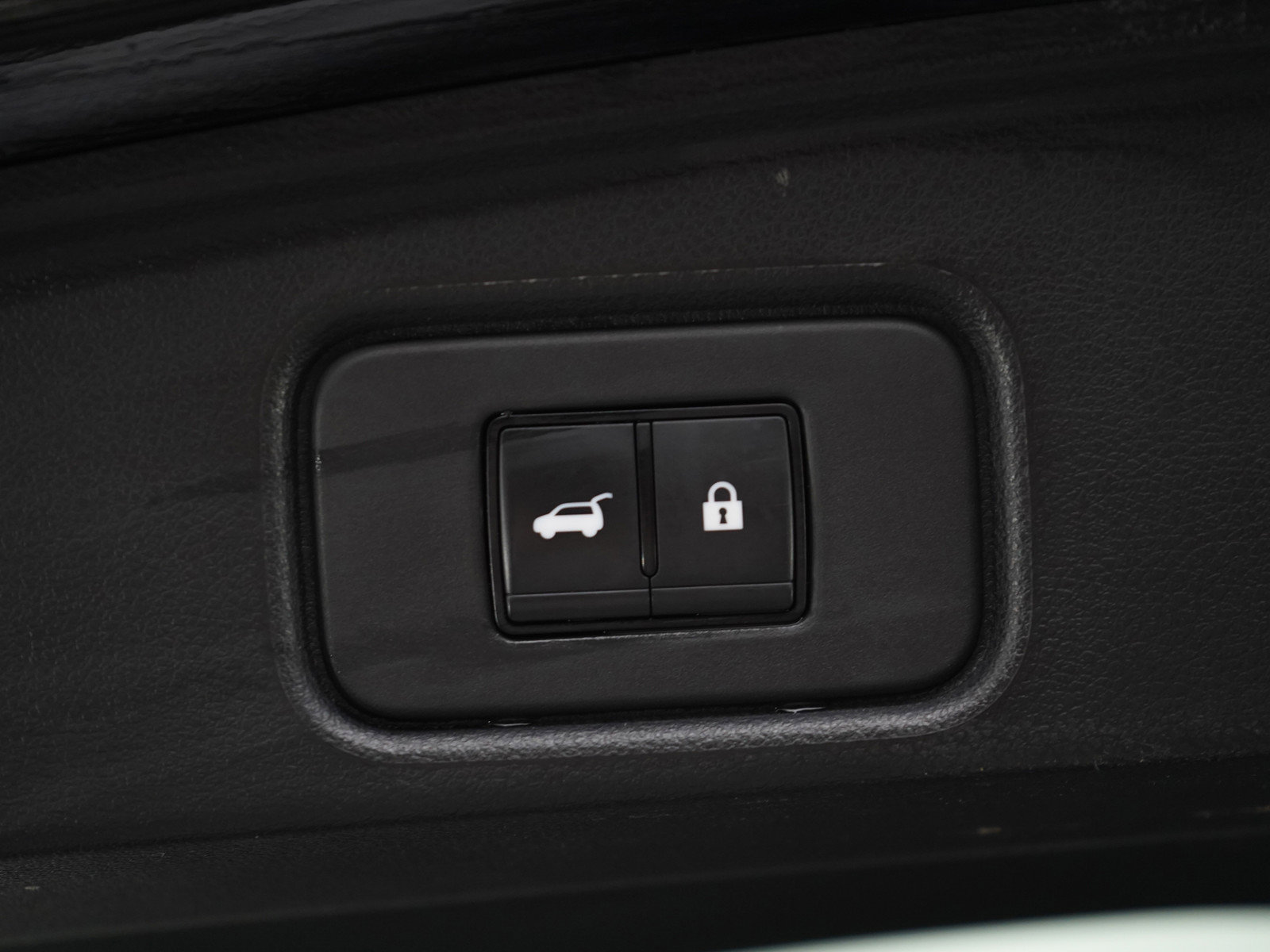 Used 2023 Nissan Pathfinder Platinum image 19