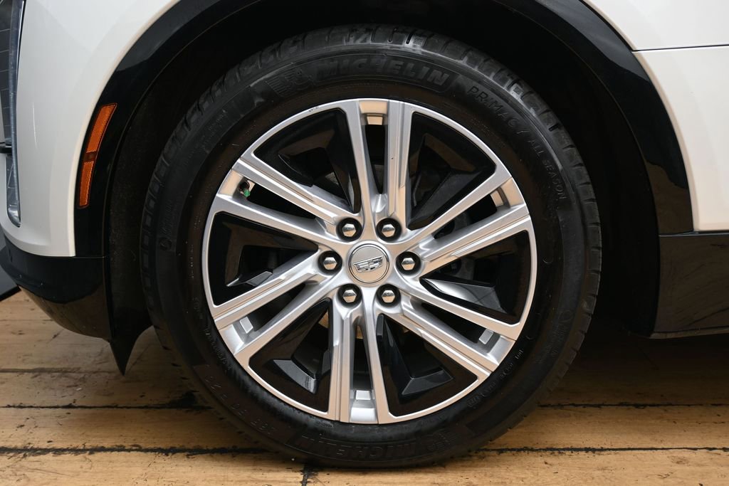 Used 2024 Cadillac Lyriq Tech RWD image 9