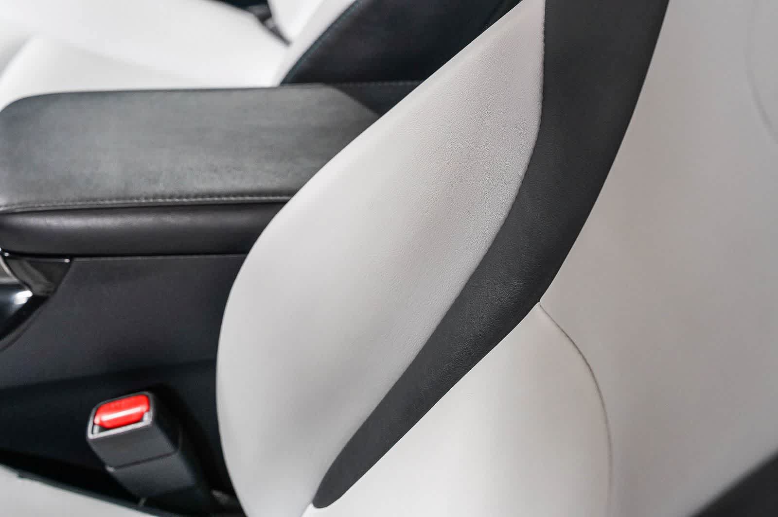 Certified 2018 Toyota Prius Prime Advanced w/ Carpet Mat Package FWD image 20