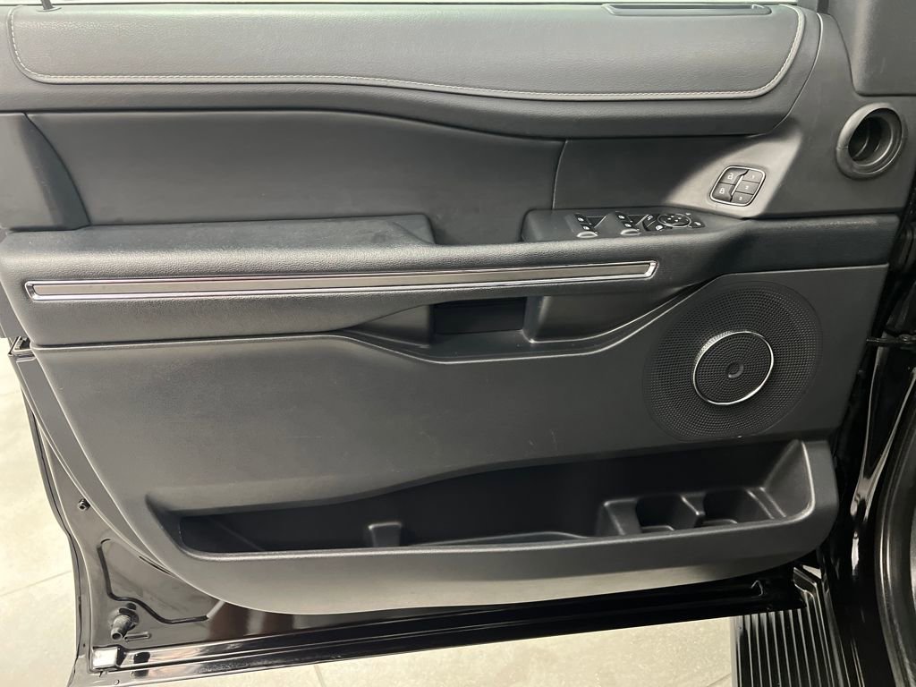 Used 2024 Ford Expedition Max XLT image 11