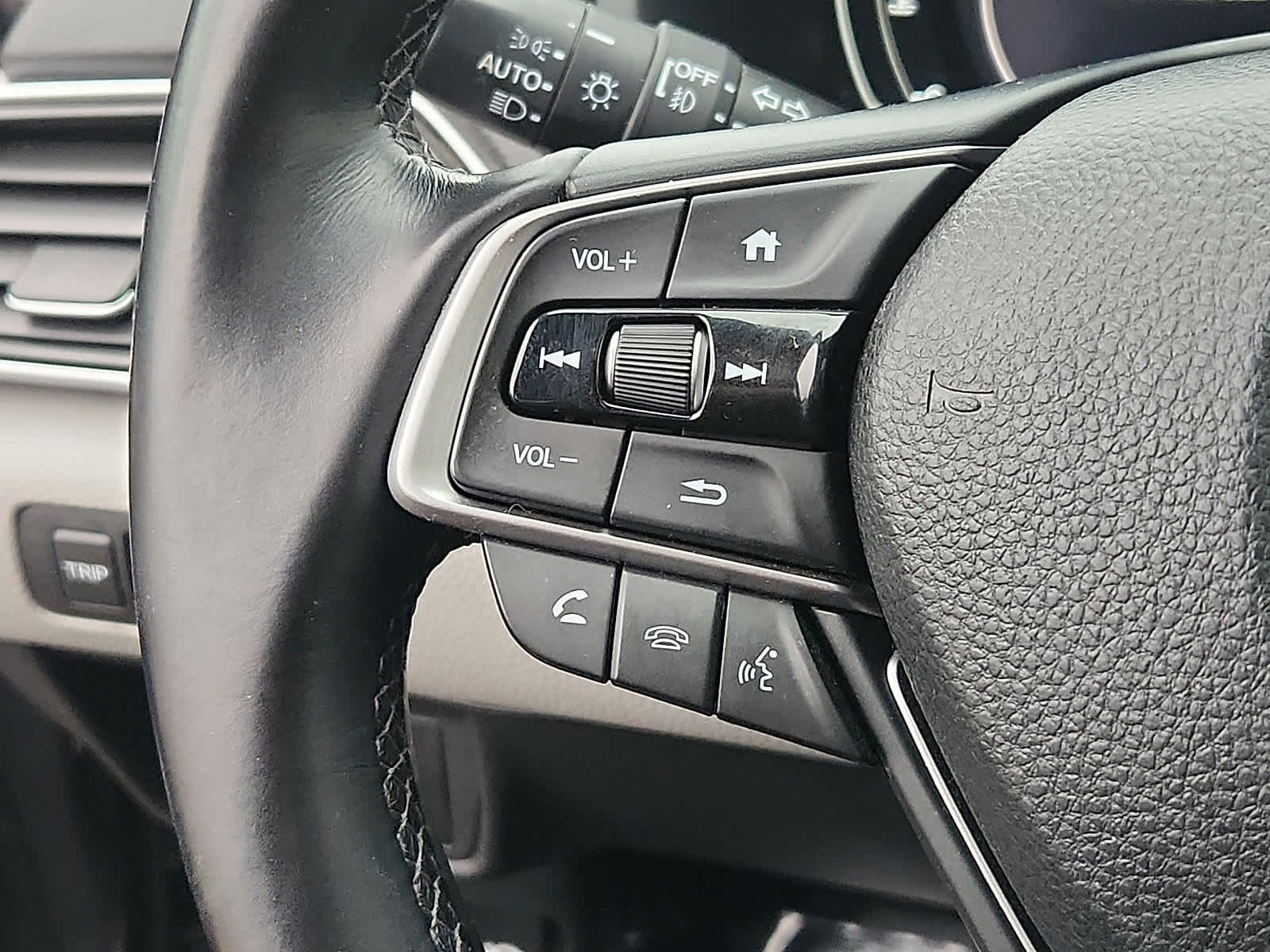 Used 2018 Honda Accord EX-L image 23