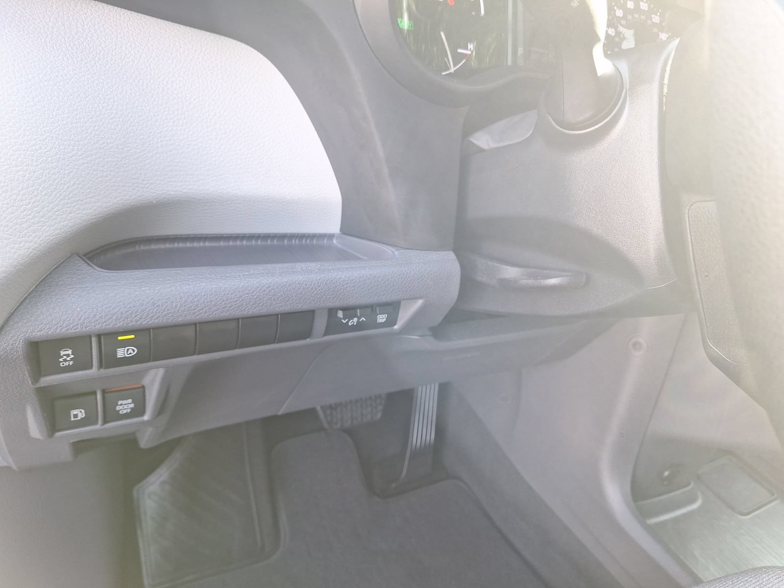 Used 2024 Toyota Sienna LE FWD image 17