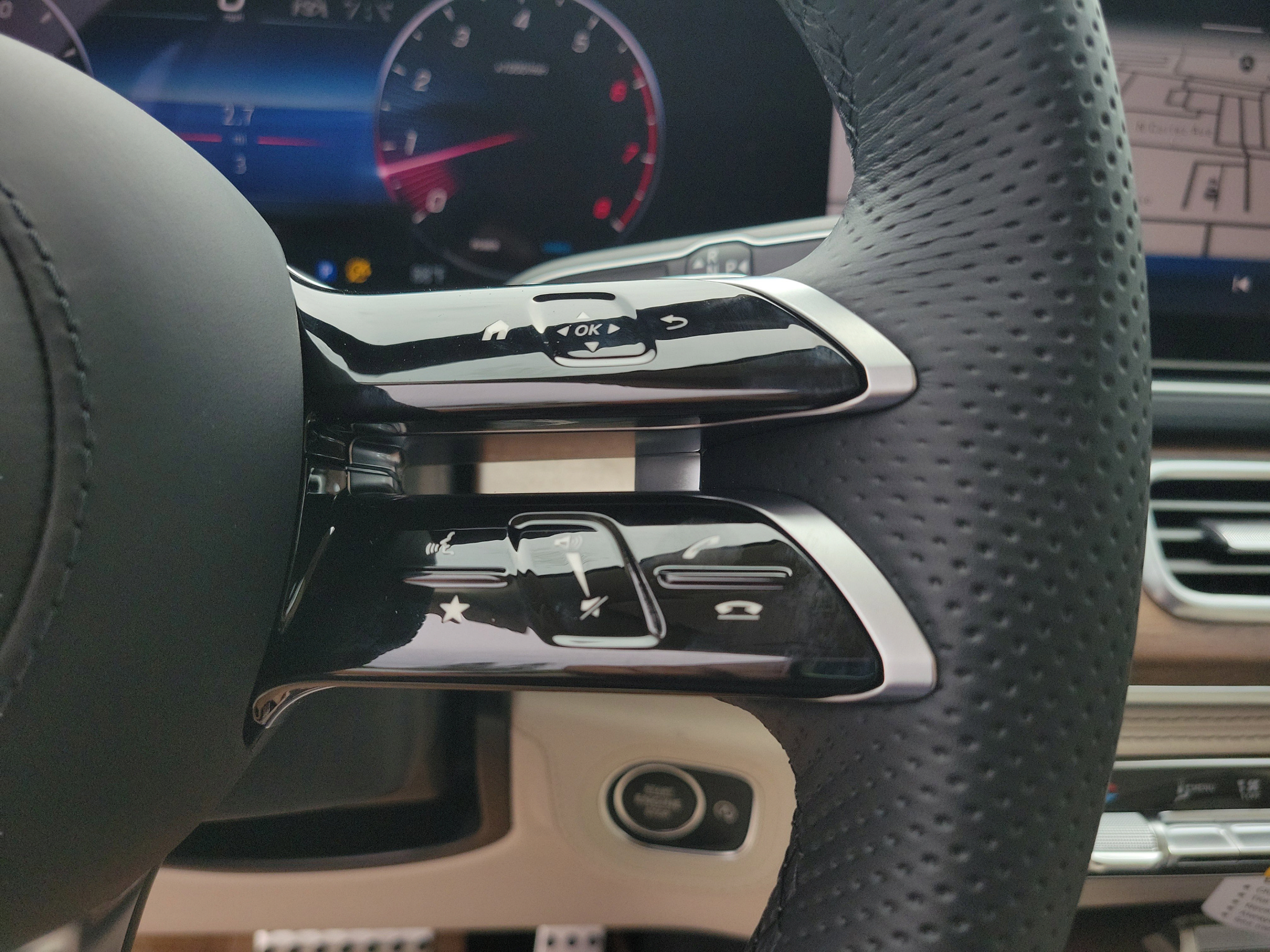 New 2026 Mercedes-Benz GLS 450 4MATIC image 24