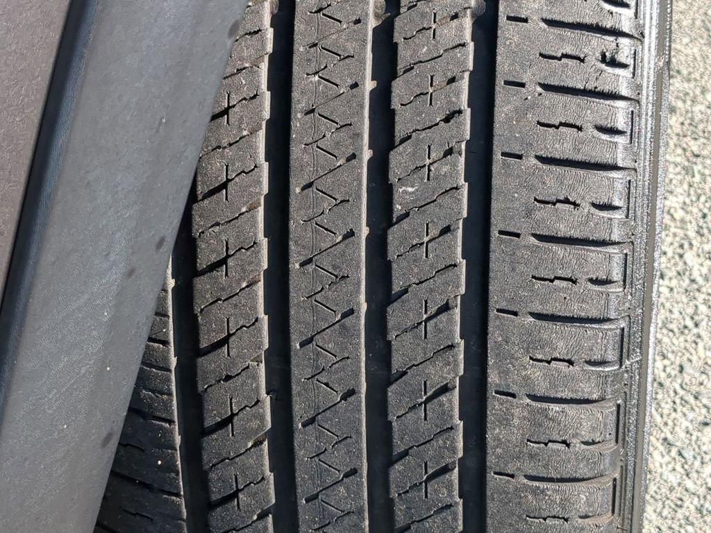 Used 2023 Jeep Grand Cherokee L Laredo image 12