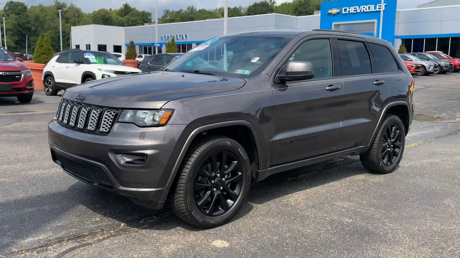 Used 2019 Jeep Grand Cherokee Altitude AWD/4WD image 4