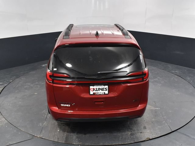 New 2026 Chrysler Pacifica Select AWD/4WD image 42