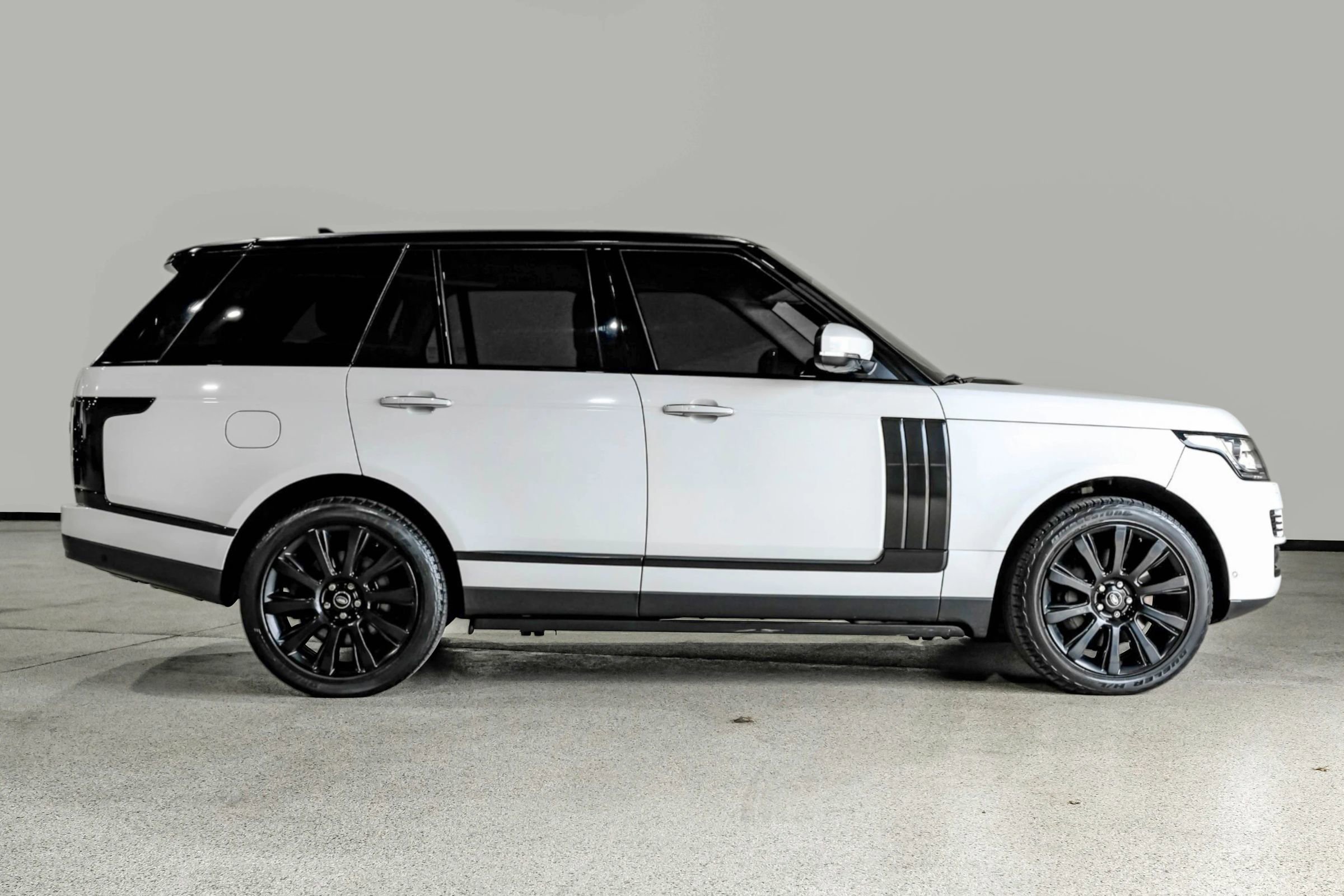 Used 2016 Land Rover Range Rover Autobiography image 6