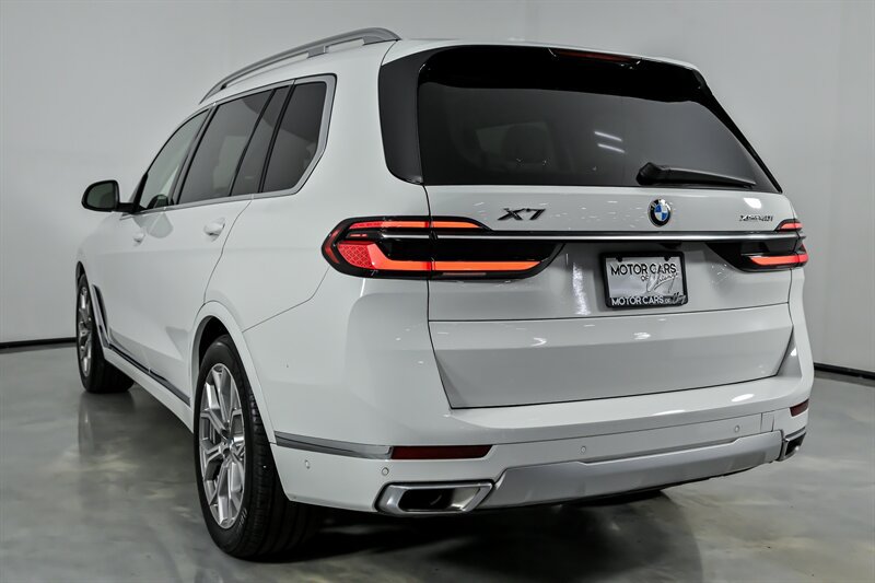Used 2023 BMW X7 xDrive40i AWD/4WD image 9