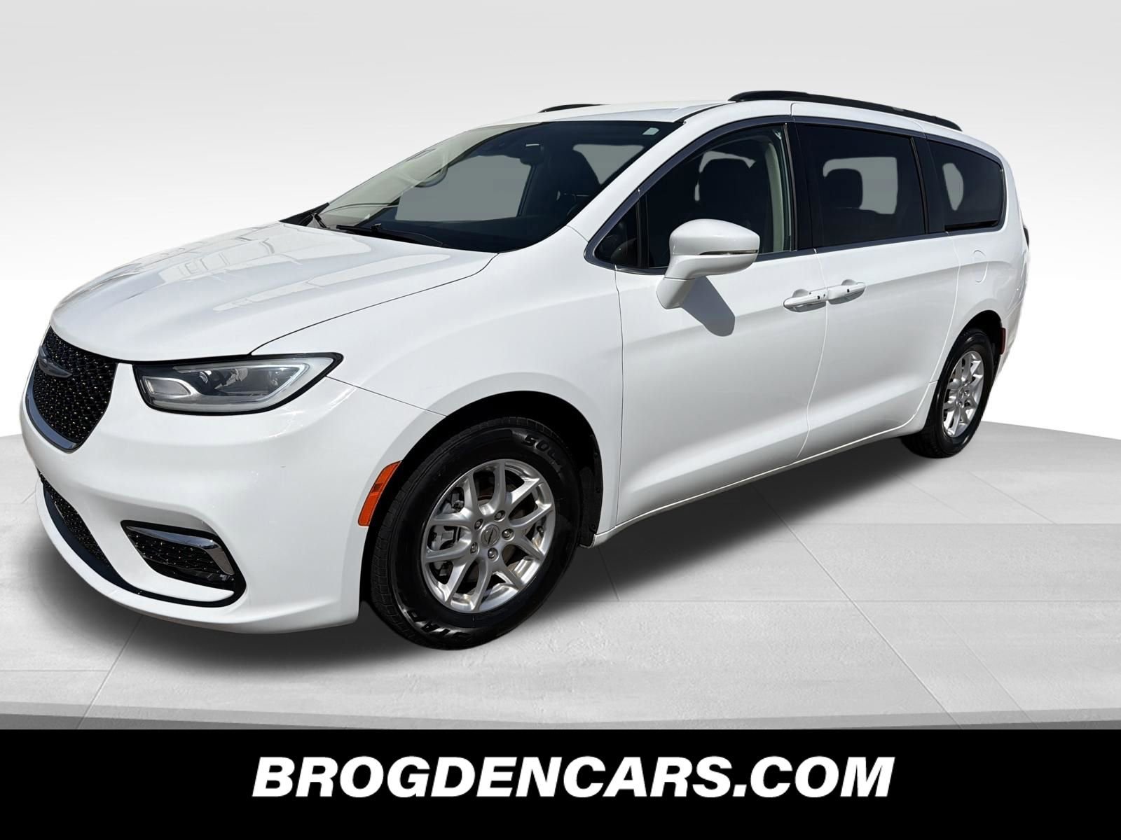 Used 2022 Chrysler Pacifica Touring-L image 4