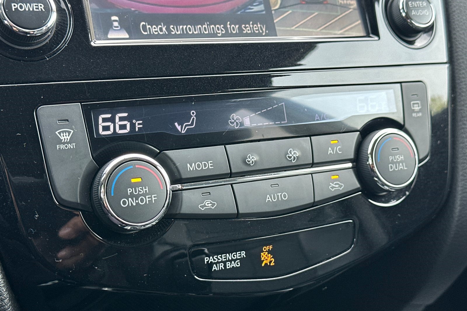 Used 2016 Nissan Rogue SL w/ SL Premium Package image 19