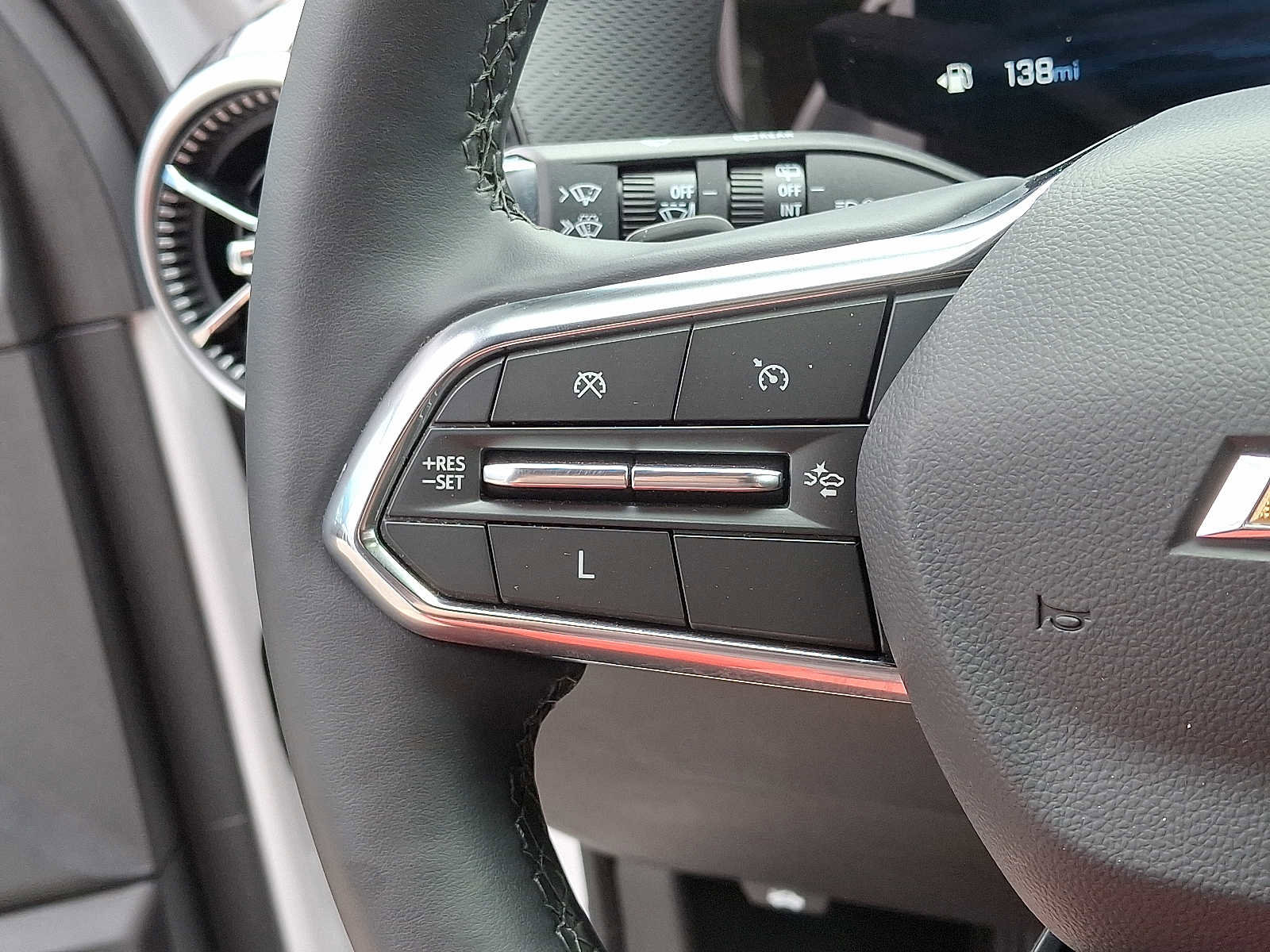 Used 2025 Chevrolet Equinox LT w/ Safety and Technology Package image 21