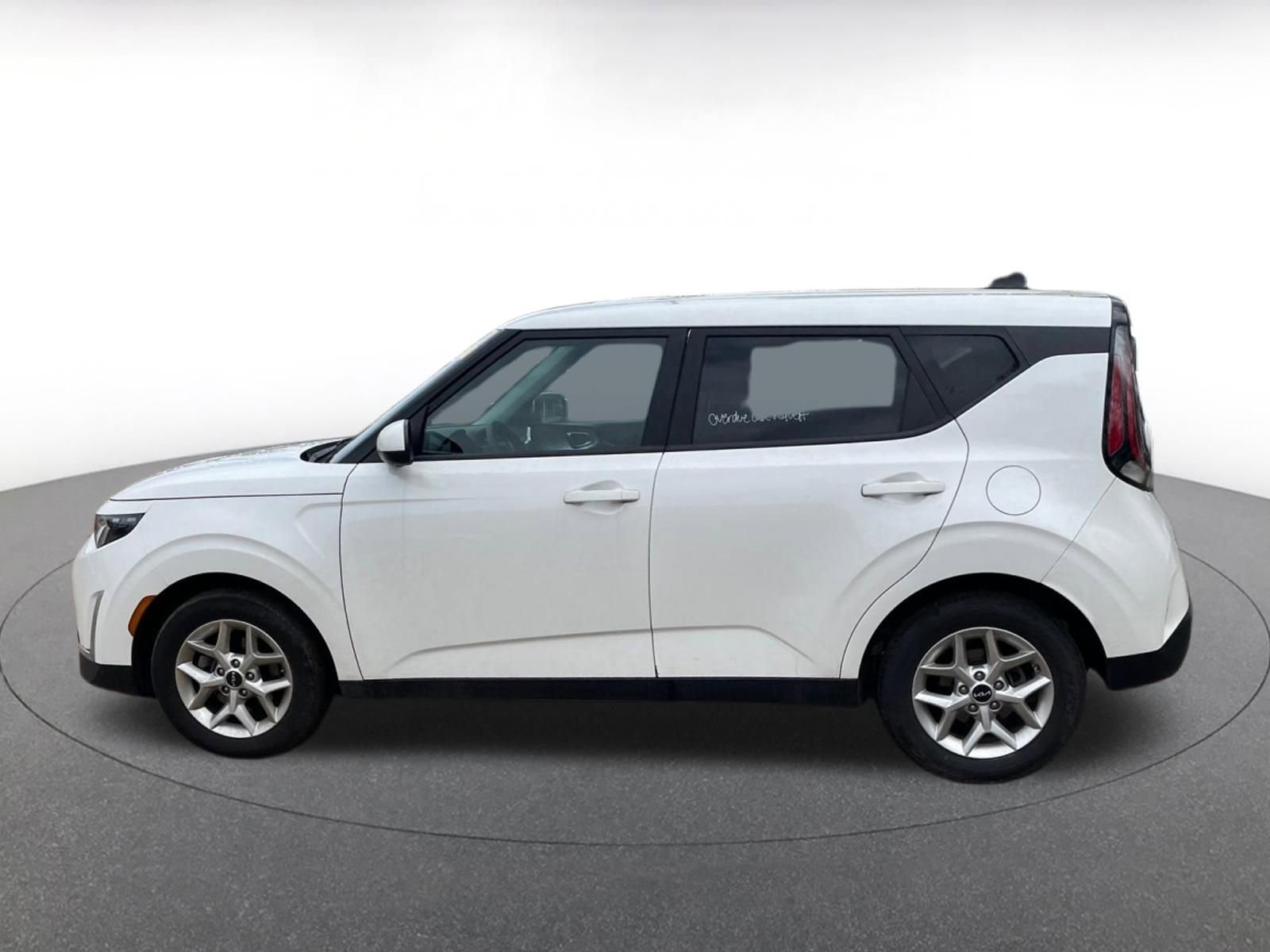 Used 2025 Kia Soul LX w/ LX Technology Package image 9