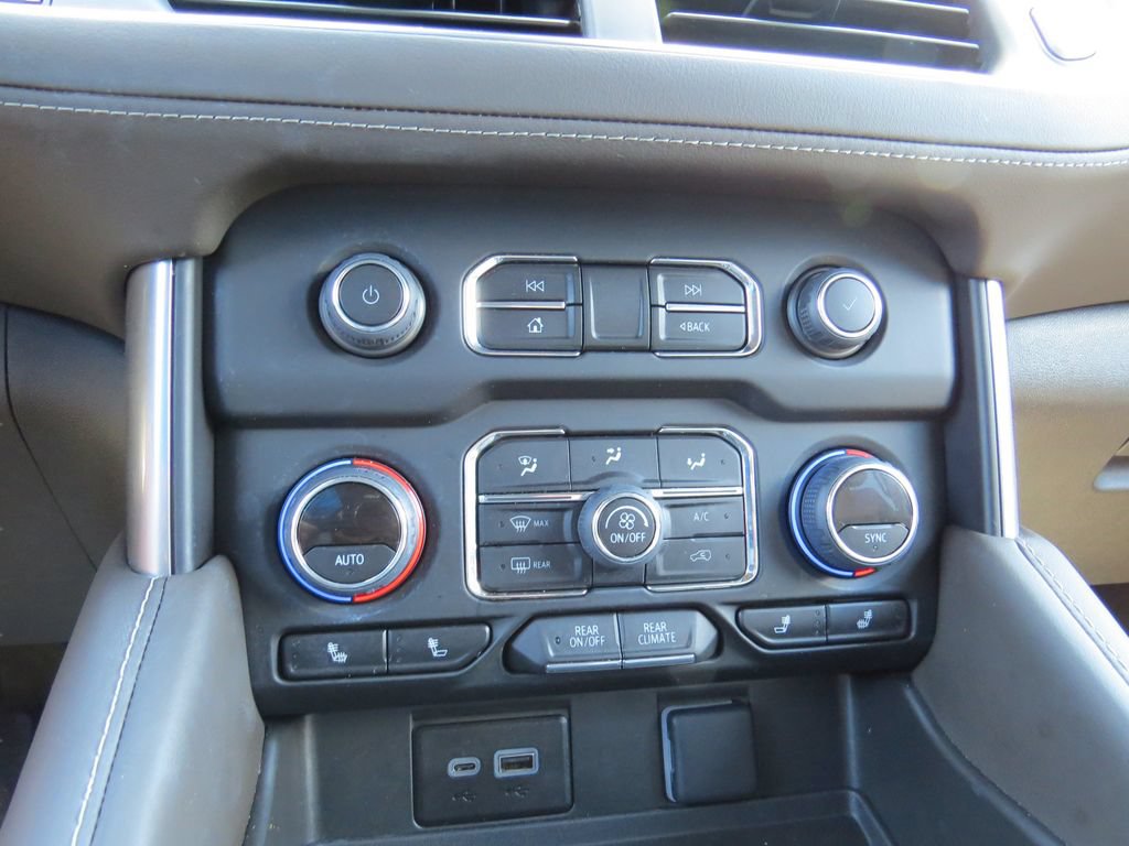Used 2023 Chevrolet Tahoe Z71 w/ Luxury Package AWD/4WD image 28