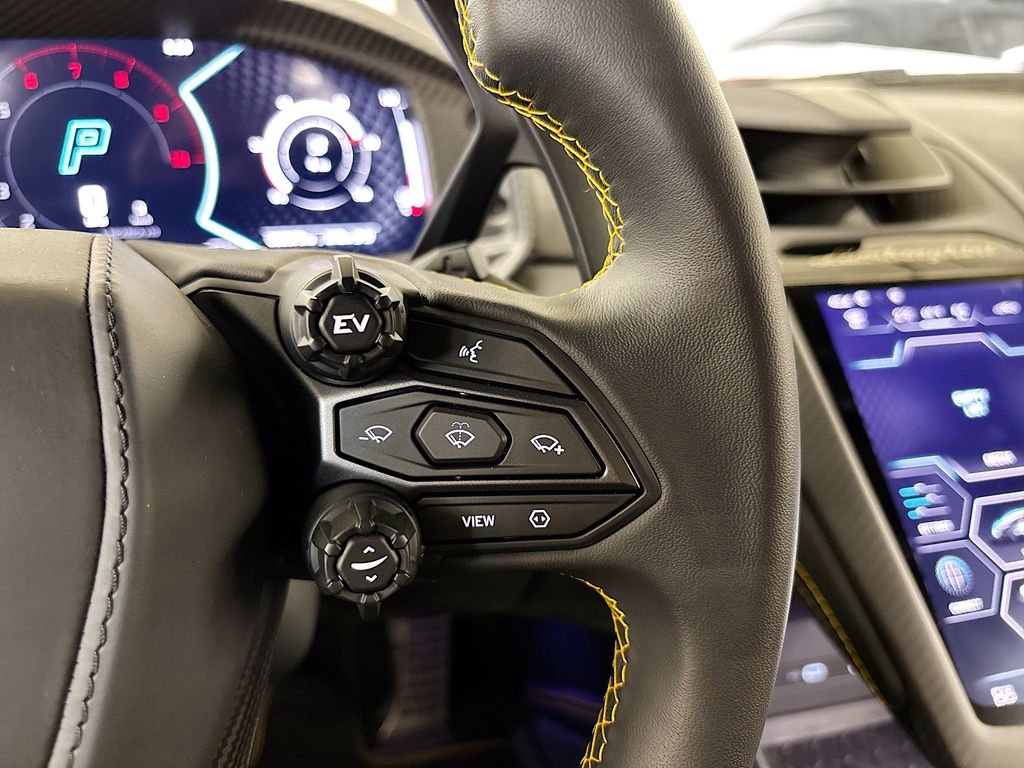 Used 2025 Lamborghini Revuelto image 21