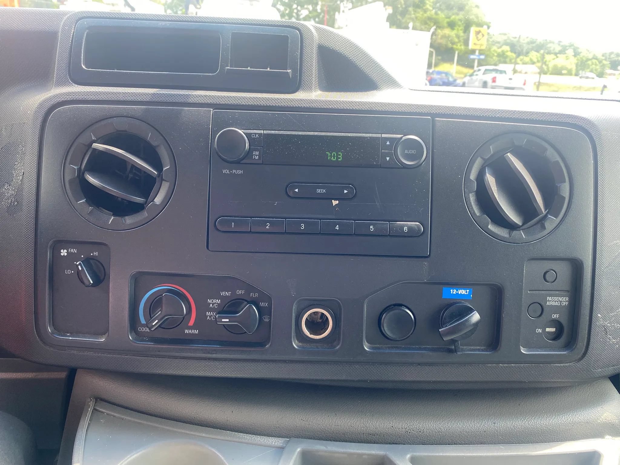 Used 2011 Ford E-450 and Econoline 450 Super Duty RWD image 11