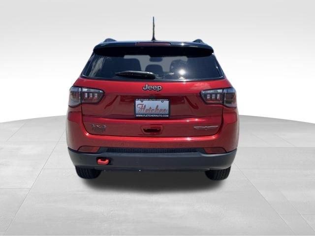 Used 2025 Jeep Compass Trailhawk AWD/4WD image 3