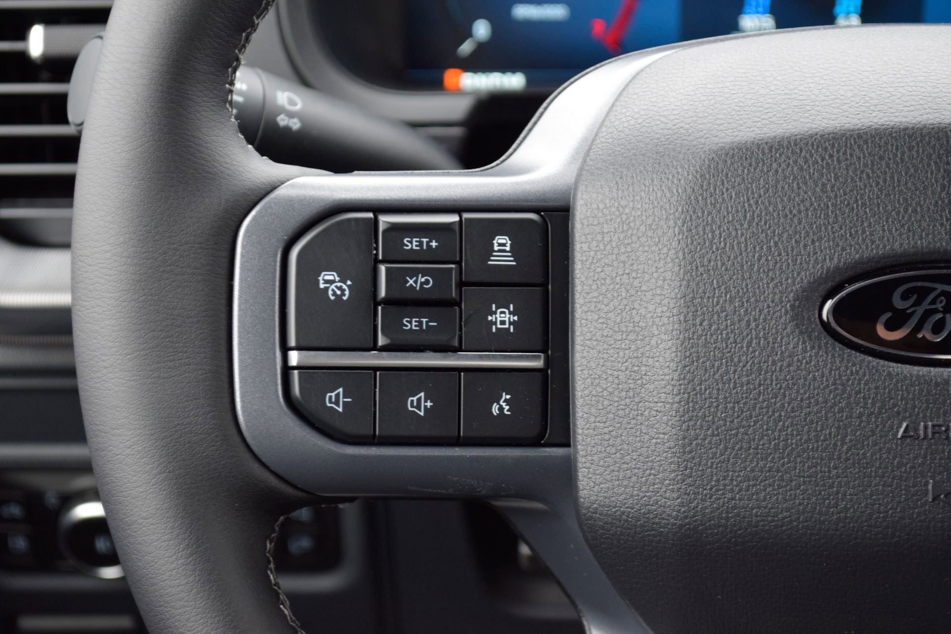 New 2025 Ford F150 Lariat w/ Equipment Group 501A Mid image 9