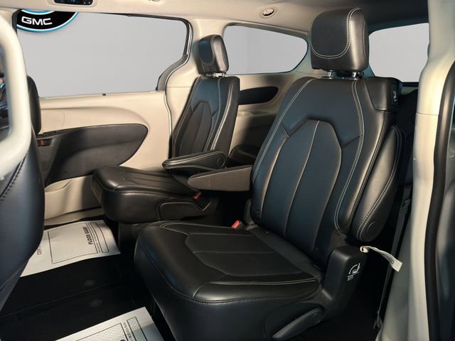Used 2024 Chrysler Pacifica Touring-L image 24