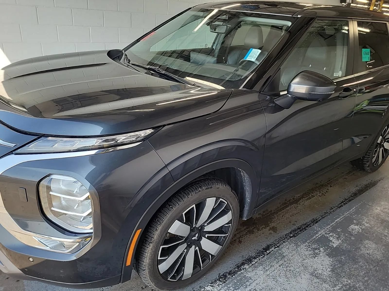Used 2025 Mitsubishi Outlander SE AWD/4WD image 1