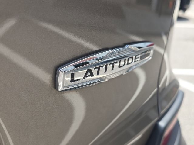 Used 2021 Jeep Cherokee Latitude Plus w/ Sun & Sound Group FWD image 9