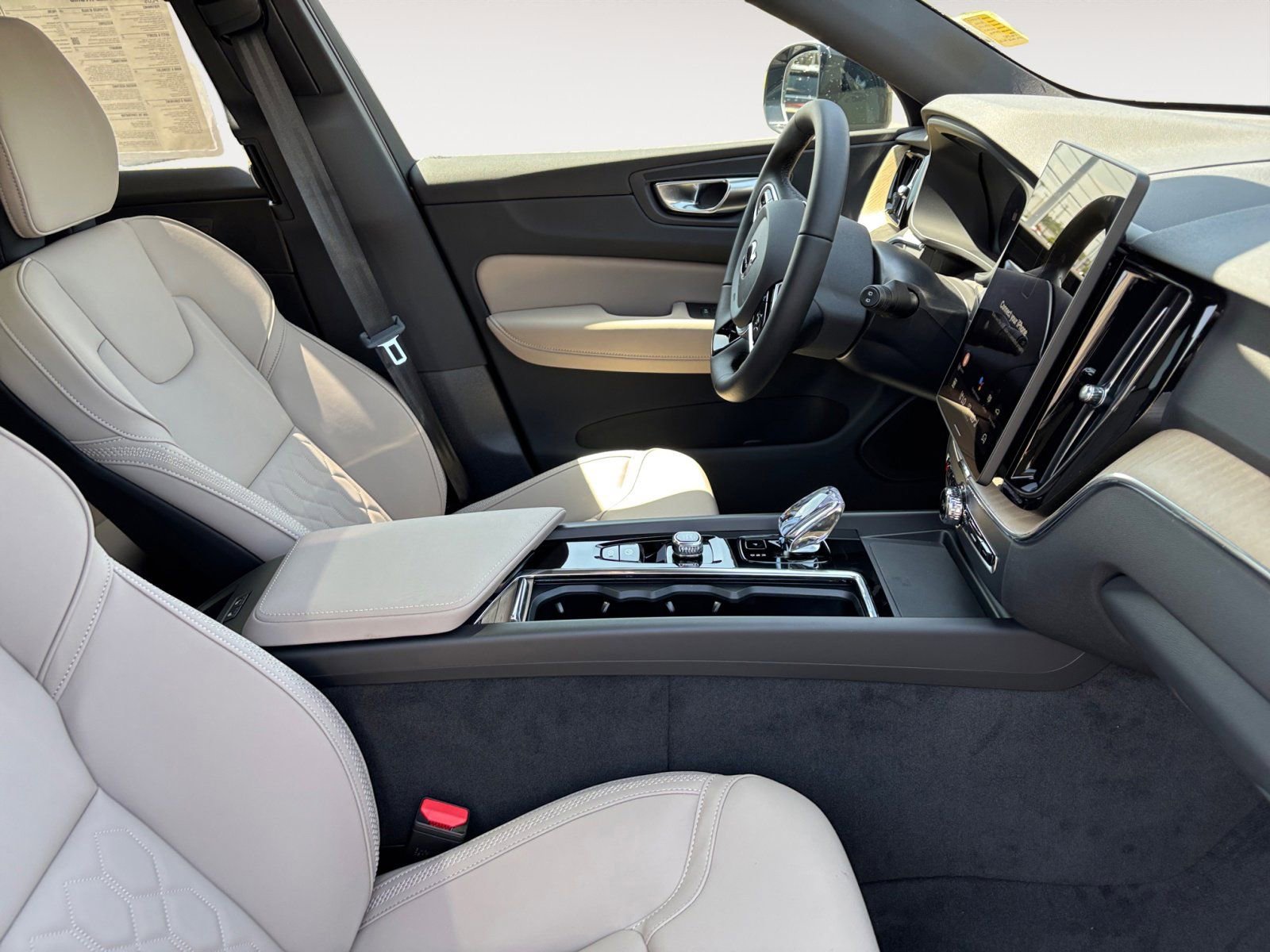 New 2026 Volvo XC60 B5 Plus w/ Protection Package Premier image 15