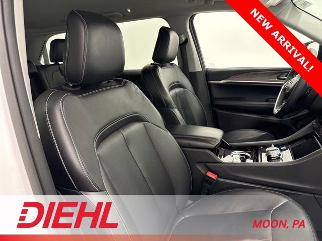 Used 2023 Jeep Grand Cherokee Limited w/ Black Appearance Package image 14