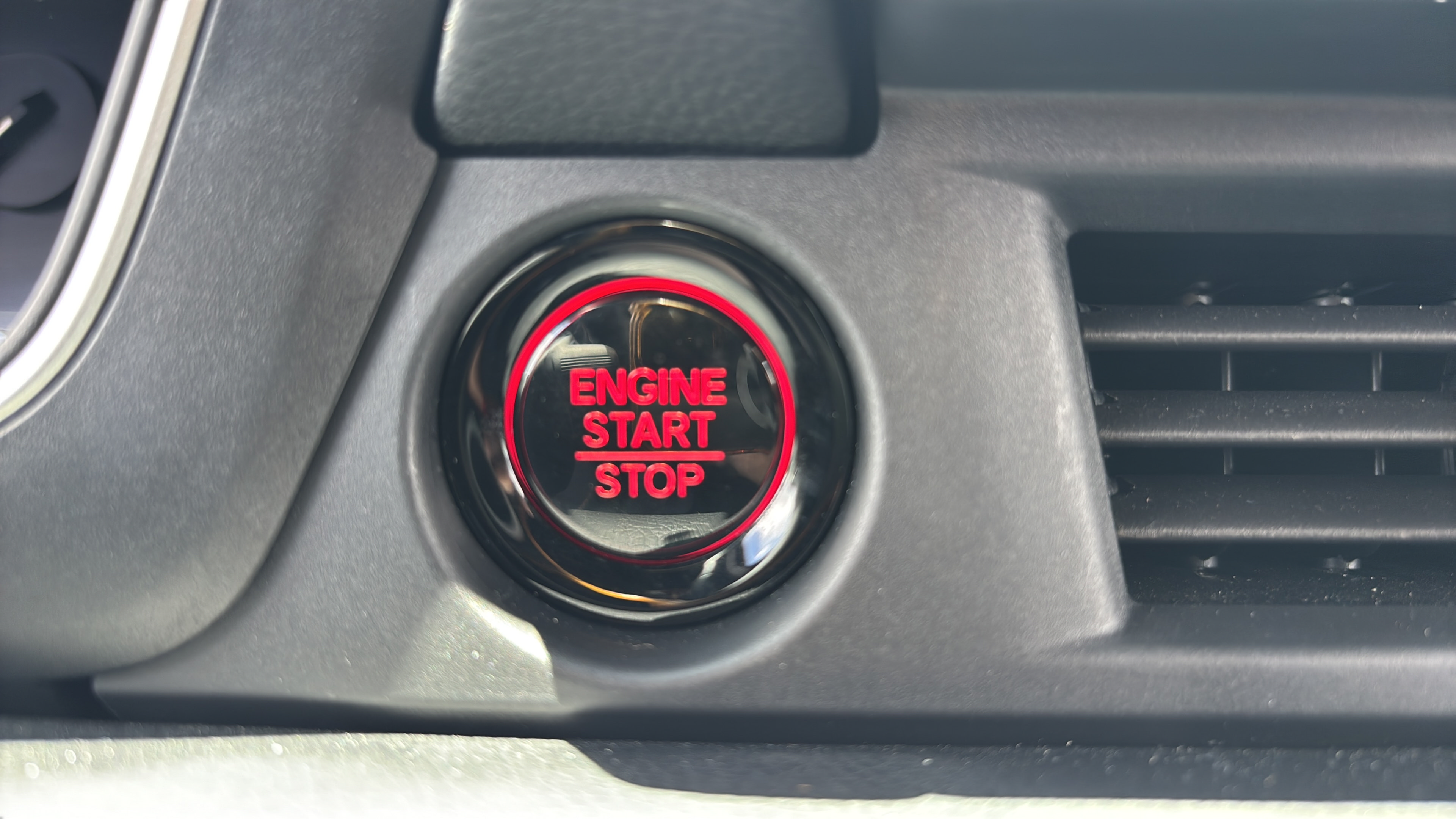 Used 2025 Honda Pilot Sport image 33