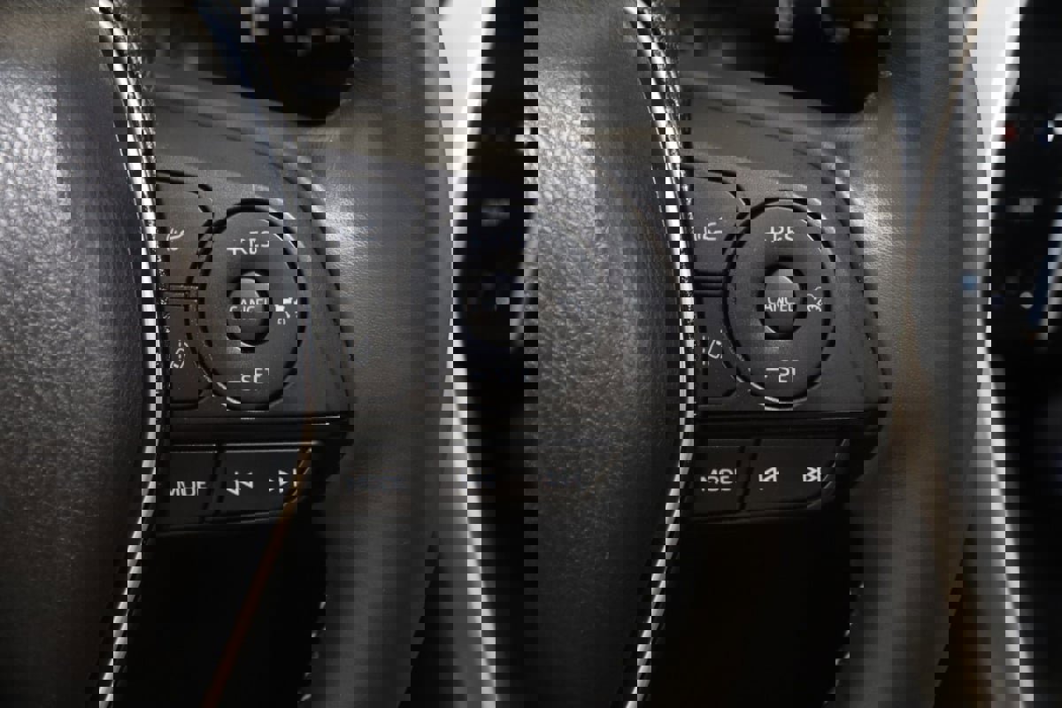 Used 2023 Toyota Venza XLE image 32