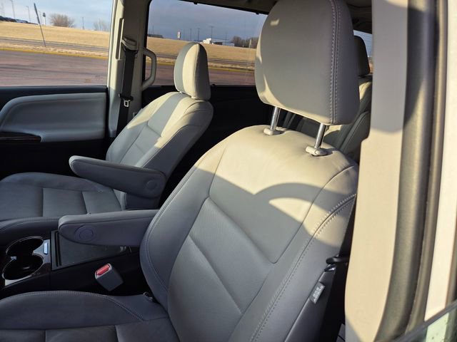 Used 2019 Toyota Sienna Limited Premium image 11