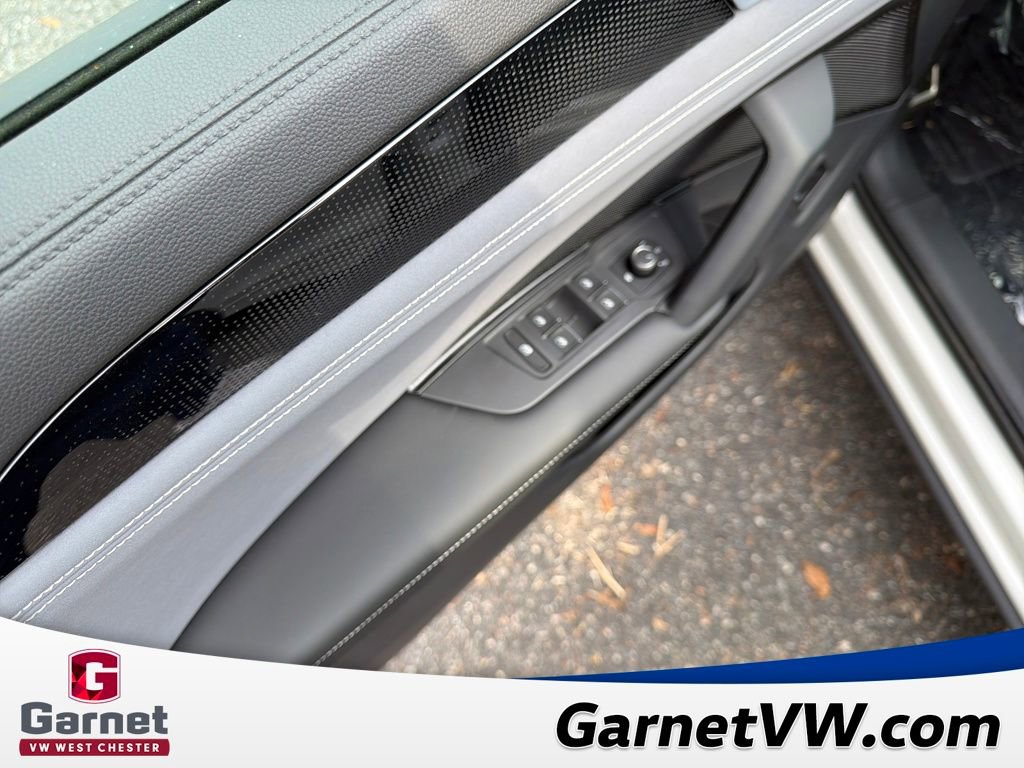 New 2026 Volkswagen Tiguan SE R-Line image 11