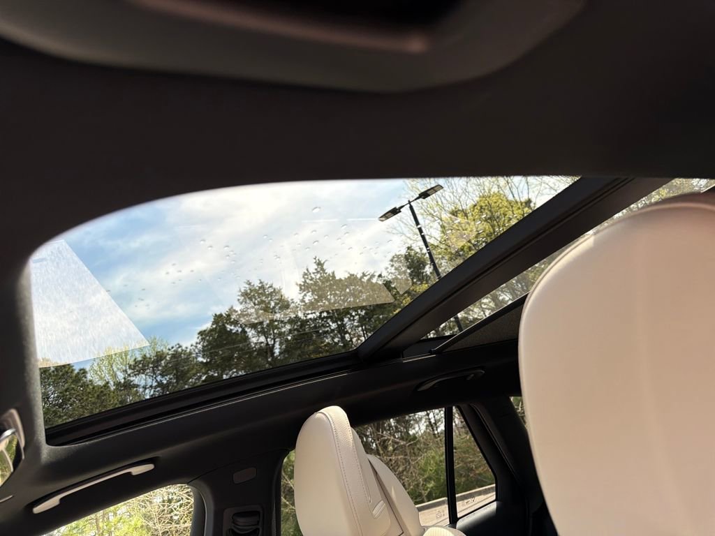 Used 2026 Mercedes-Benz GLC 300 image 12