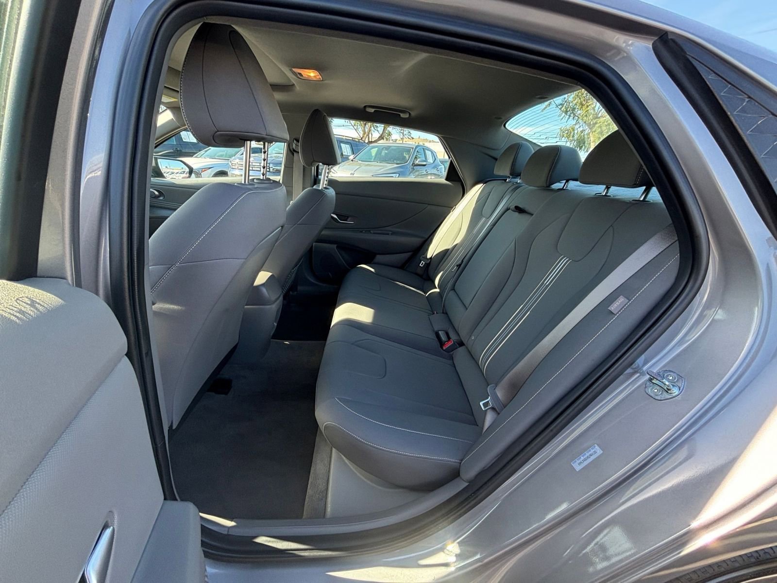 Used 2025 Hyundai Elantra SEL image 28