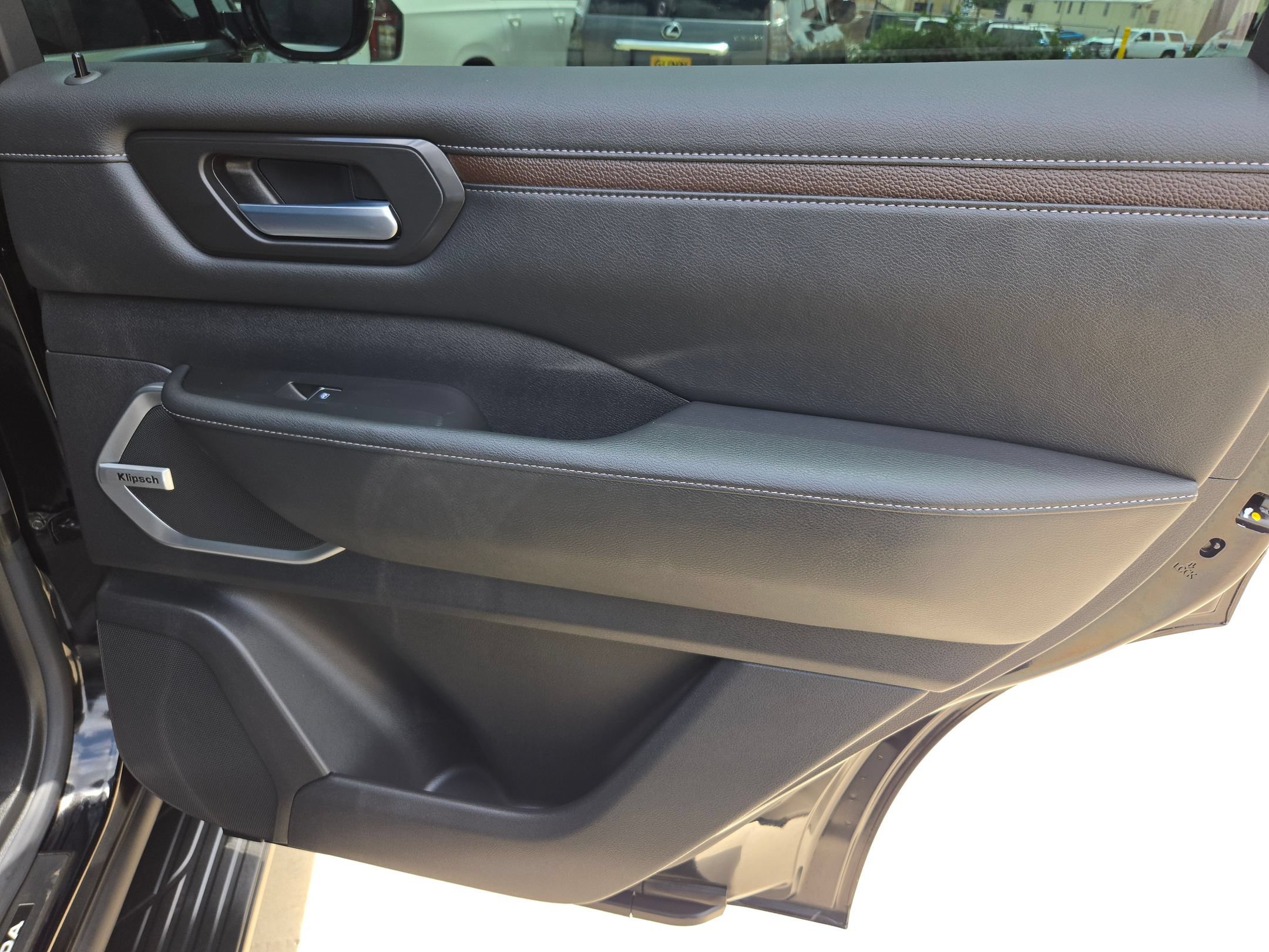 Certified 2025 Nissan Armada Platinum RWD image 27