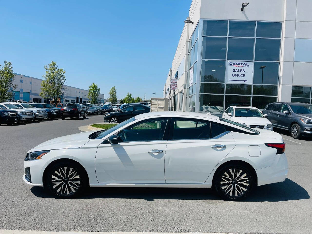 Used 2025 Nissan Altima 2.5 SV image 12