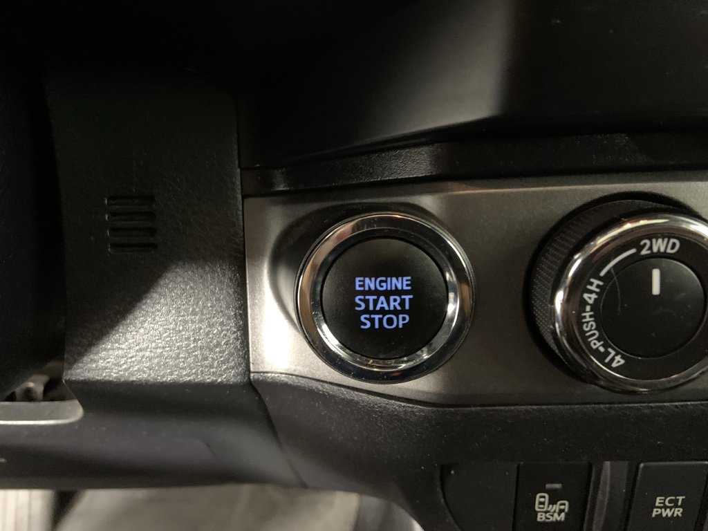 Used 2020 Toyota Tacoma TRD Off-Road image 32