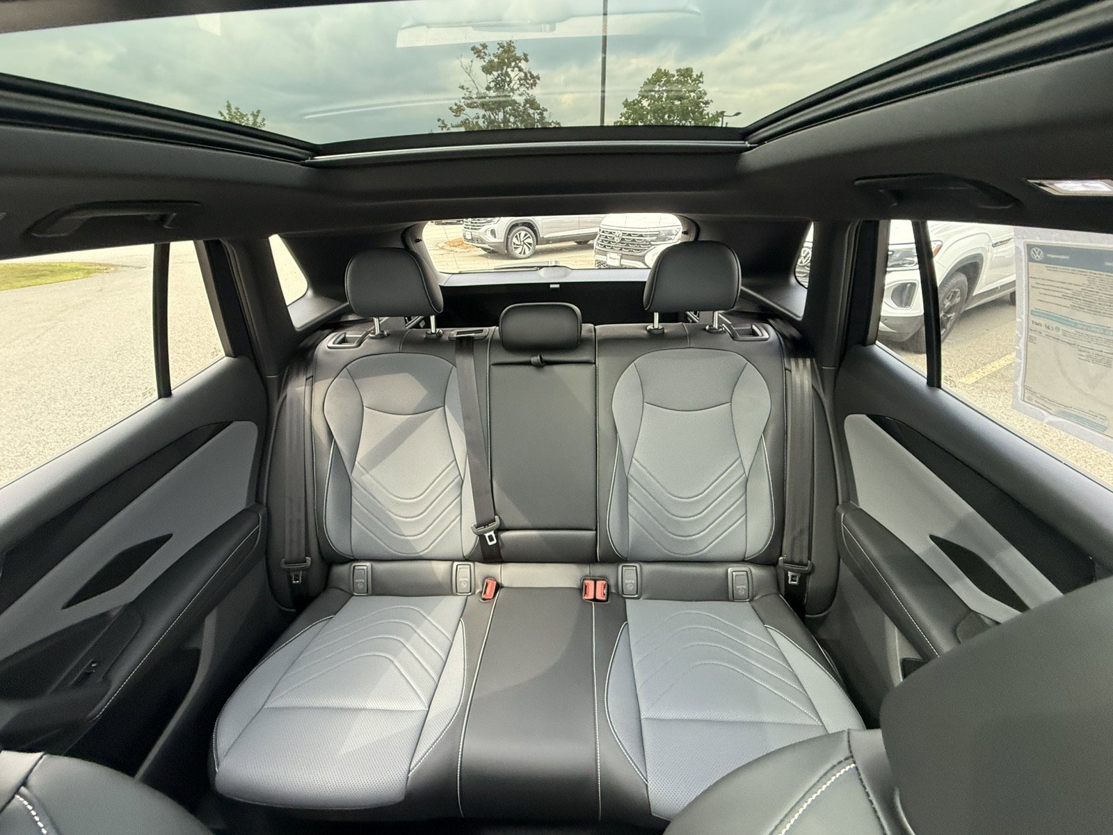 New 2025 Volkswagen Tiguan SE R-Line image 19