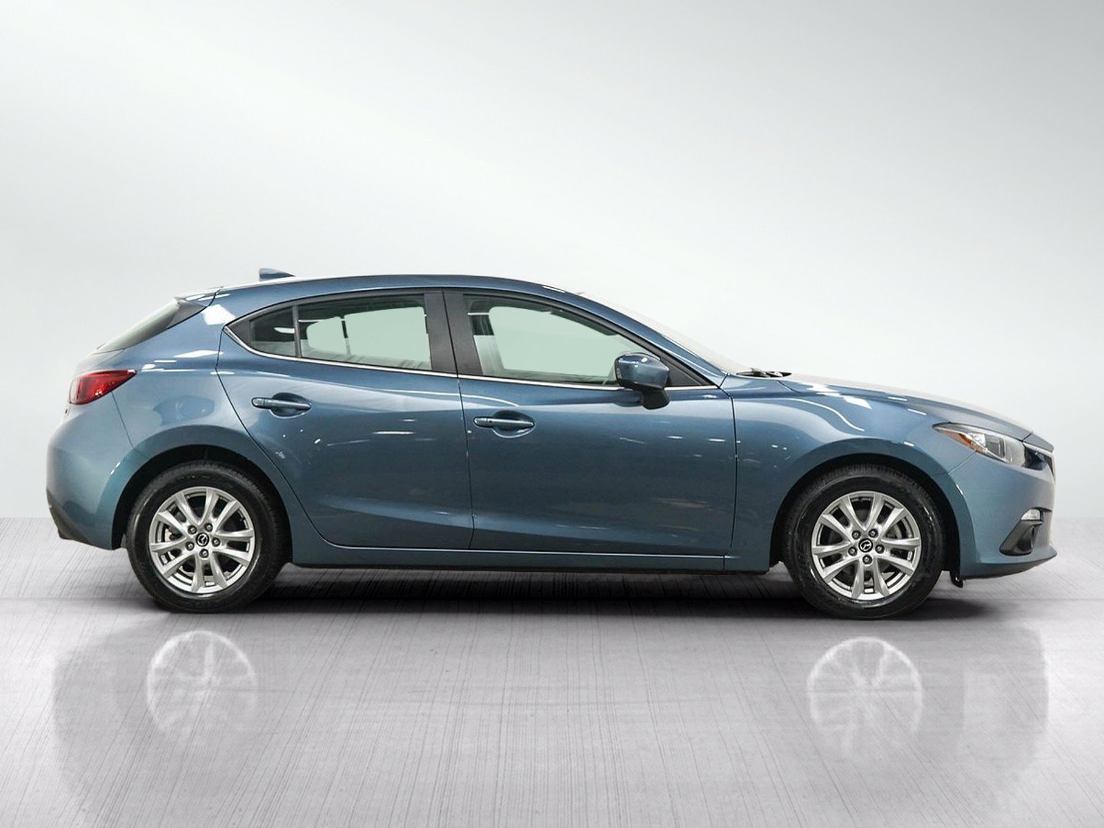 Used 2016 MAZDA MAZDA3 i Touring w/ Popular Equipment Package FWD image 6