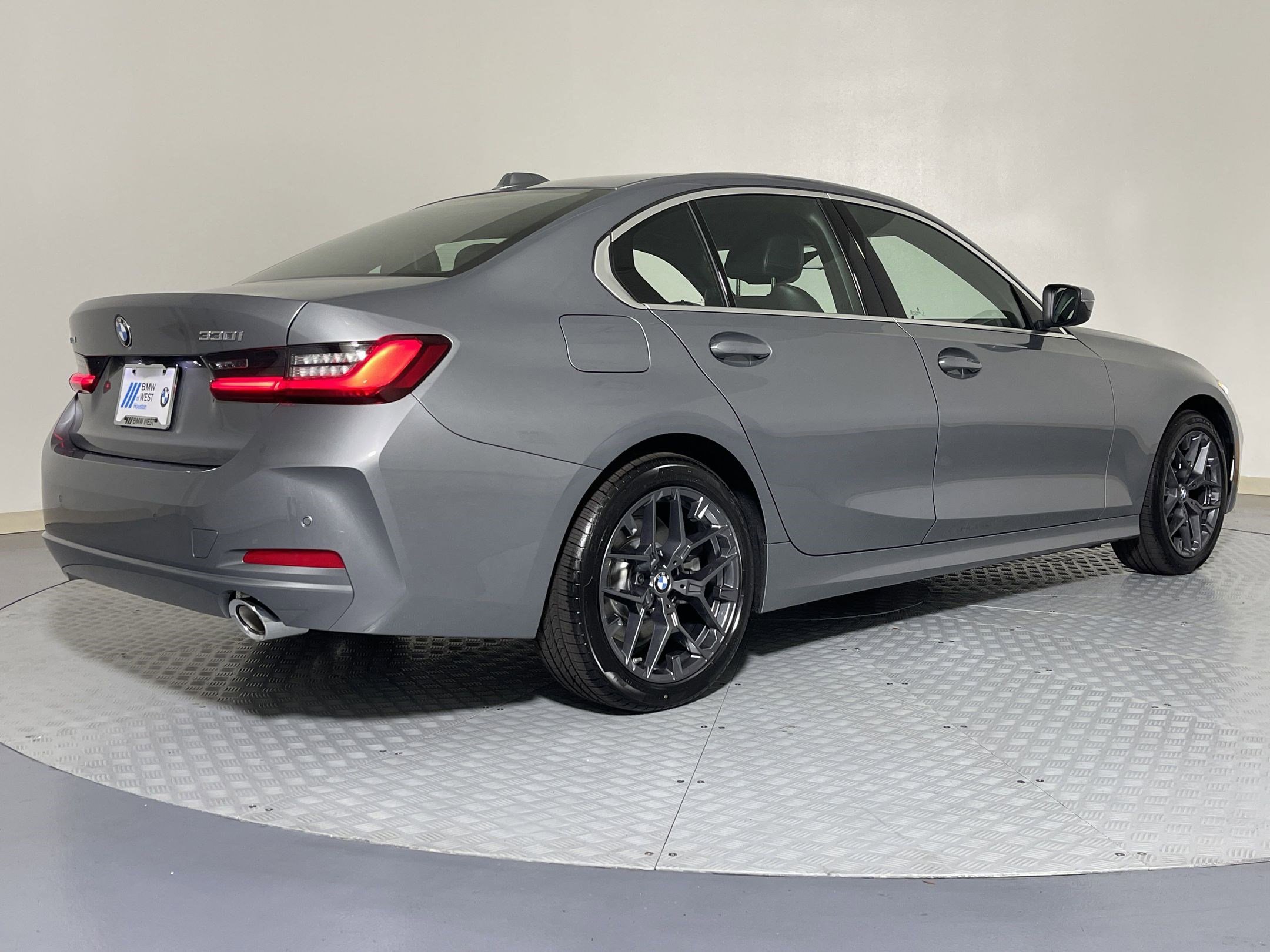 Used 2025 BMW 330i xDrive Sedan w/ Convenience Package AWD/4WD image 9
