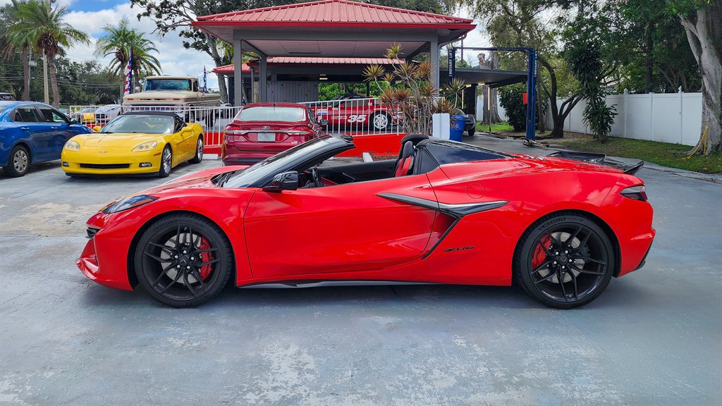 Used 2025 Chevrolet Corvette Z06 w/ Stealth Interior Trim Package image 5