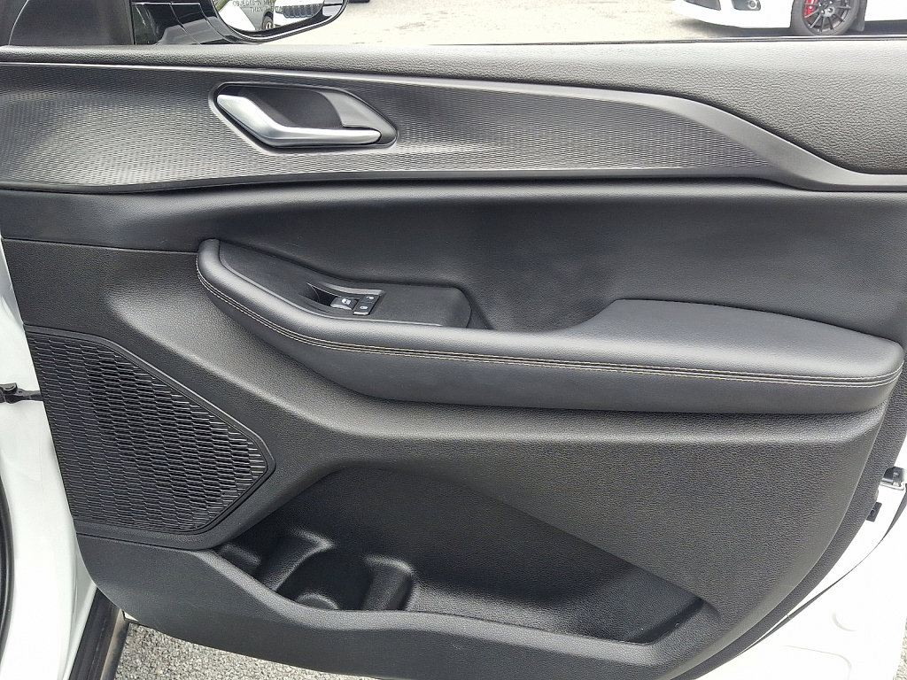 Certified 2023 Jeep Grand Cherokee Altitude image 10