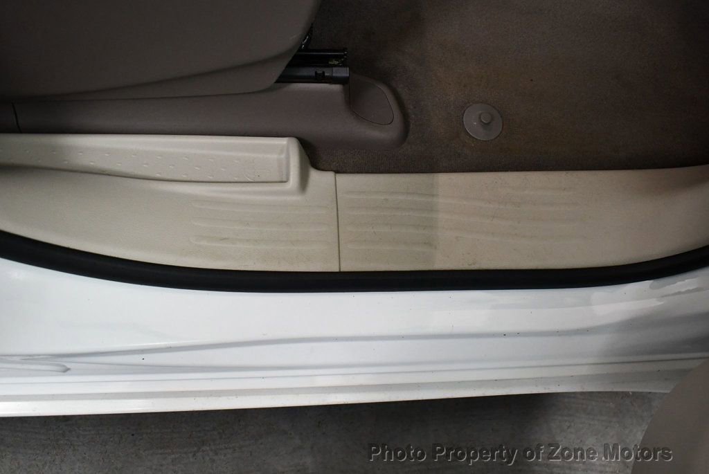 Used 2017 Chrysler Pacifica Touring-L image 14