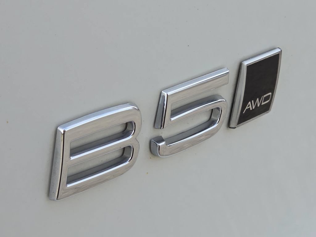 Used 2024 Volvo XC40 B5 Core AWD/4WD image 5