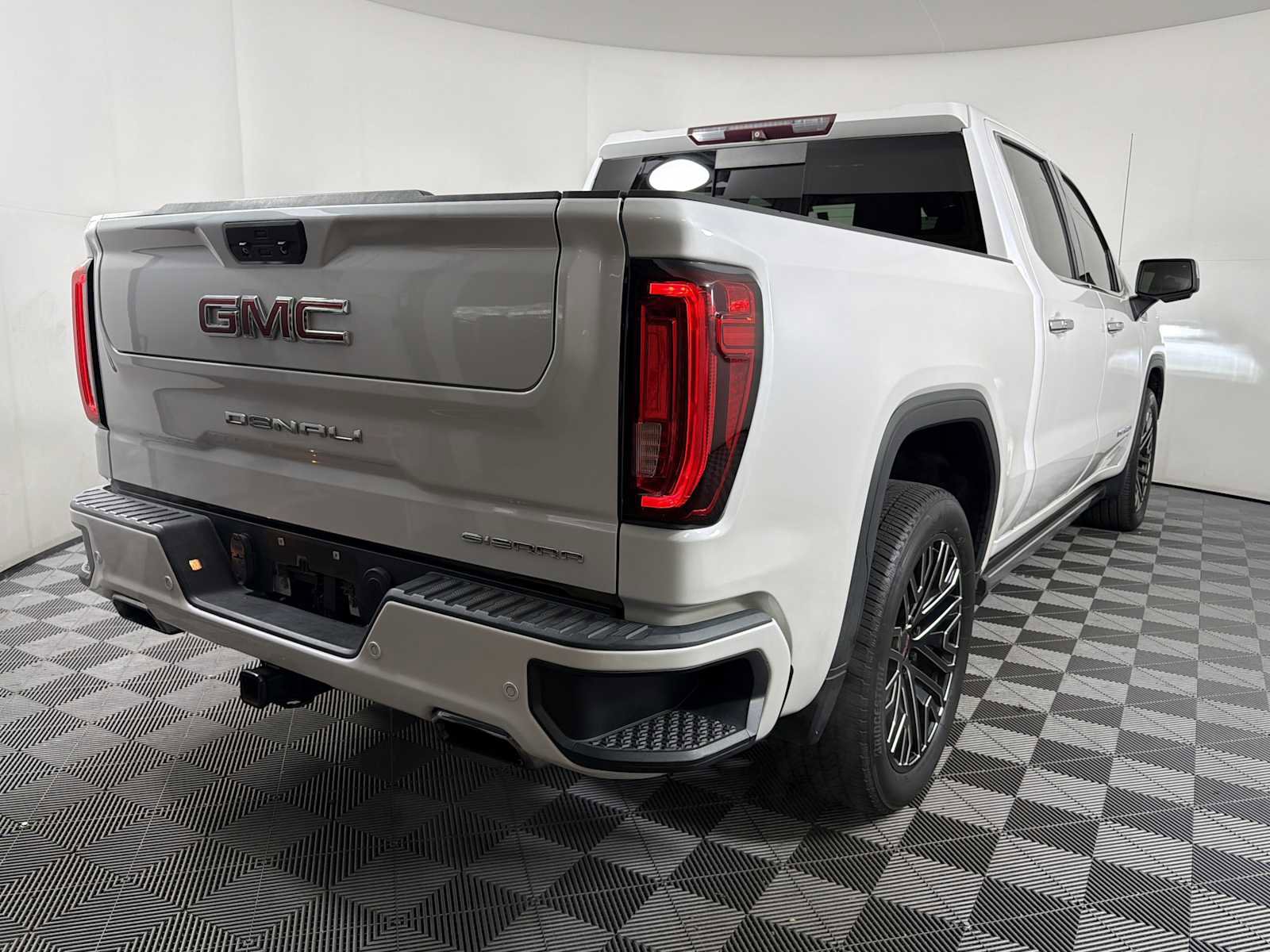 Used 2019 GMC Sierra 1500 Denali w/ Technology Package image 6