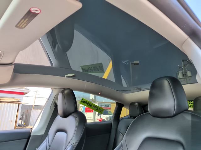 Used 2022 Tesla Model Y Long Range image 18