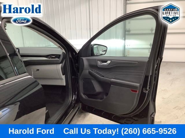 Used 2024 Ford Escape SE image 11