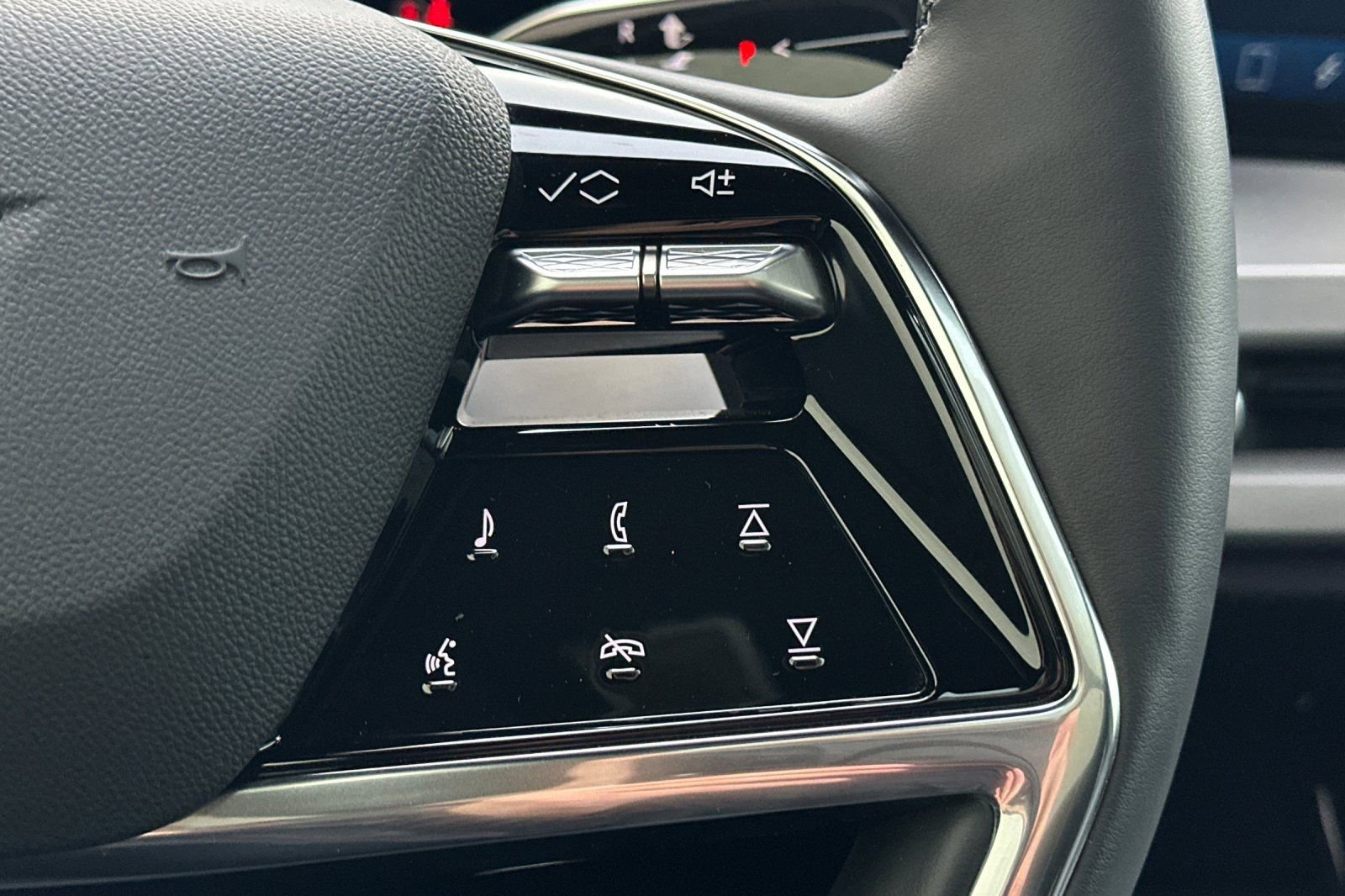 Used 2026 Cadillac Vistiq Sport w/ LPO, Floor Liner Package image 30