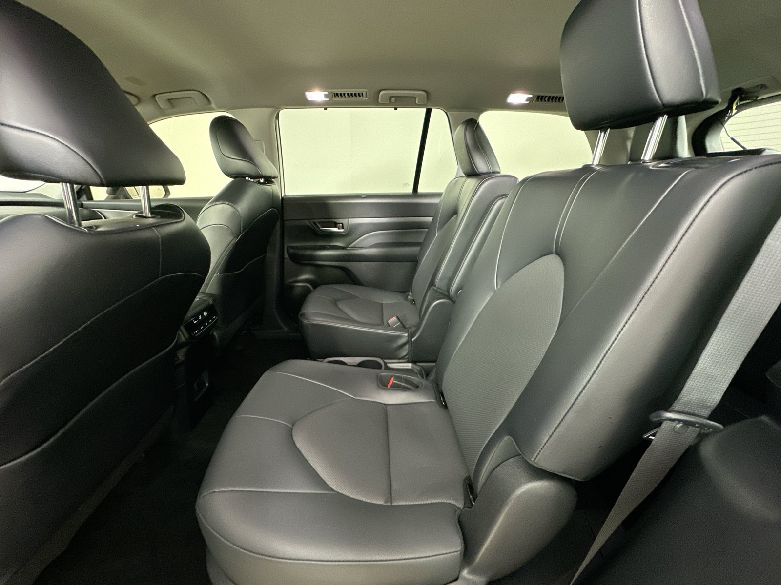Used 2024 Toyota Grand Highlander AWD Hybrid image 37